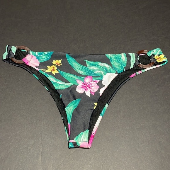 Cheeky black floral bikini bottom with ring design in women’s size small - Picture 6 of 7